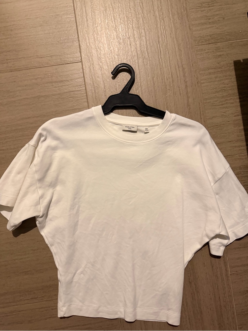 Aritzia Babaton White Crewneck Short Sleeve Shirt